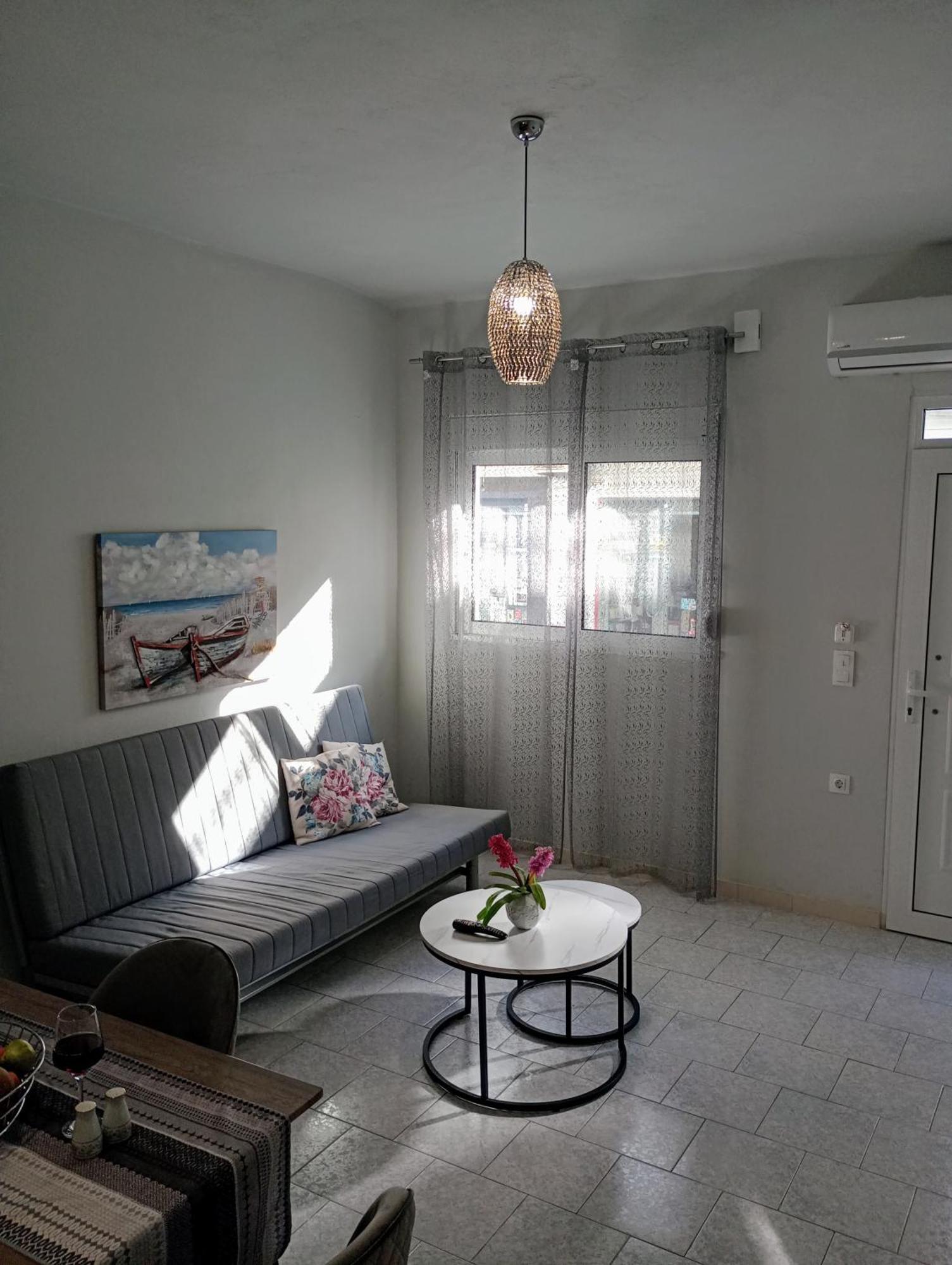 Cozy Kremasti Apartment Luaran gambar