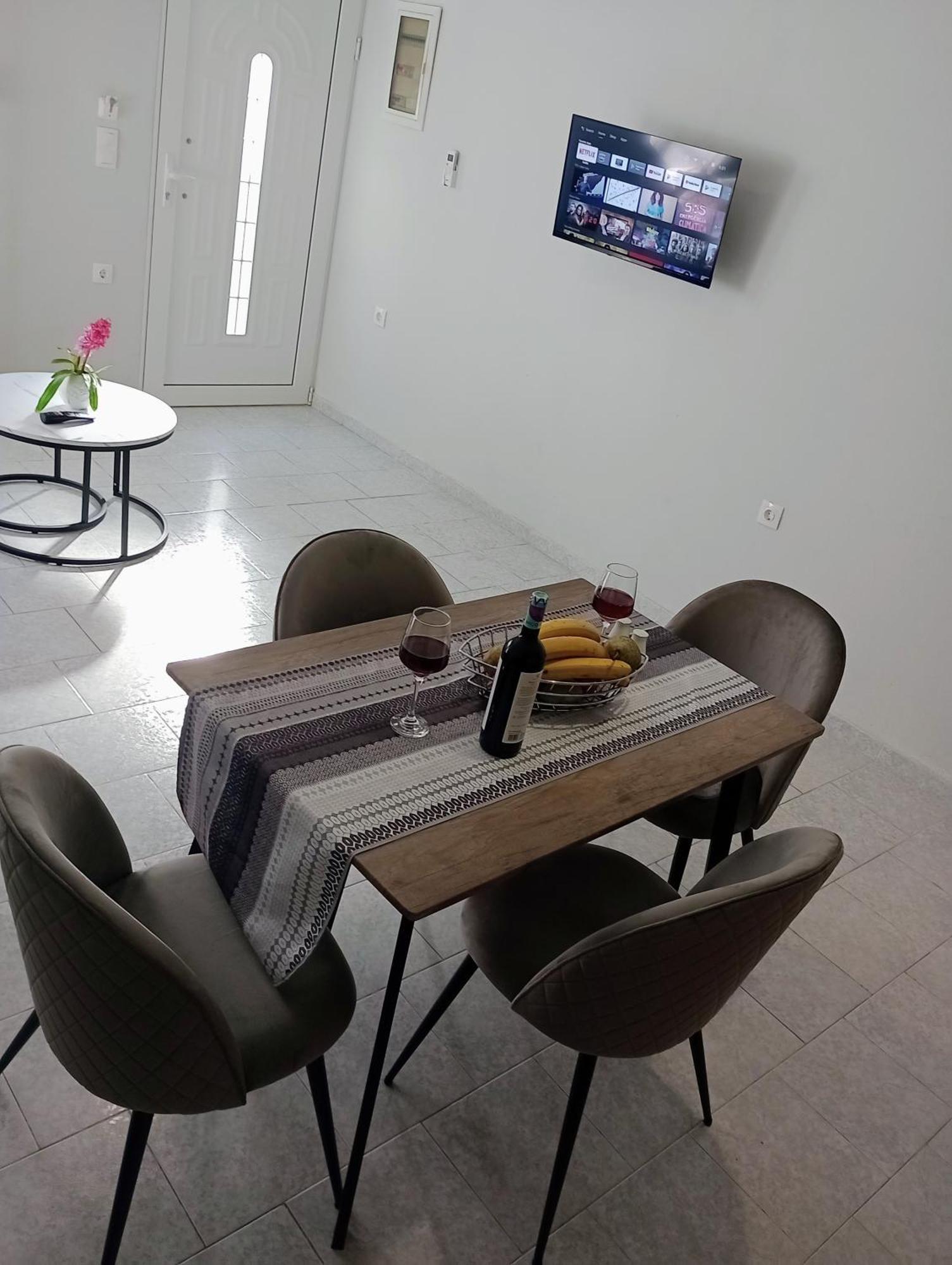 Cozy Kremasti Apartment Luaran gambar