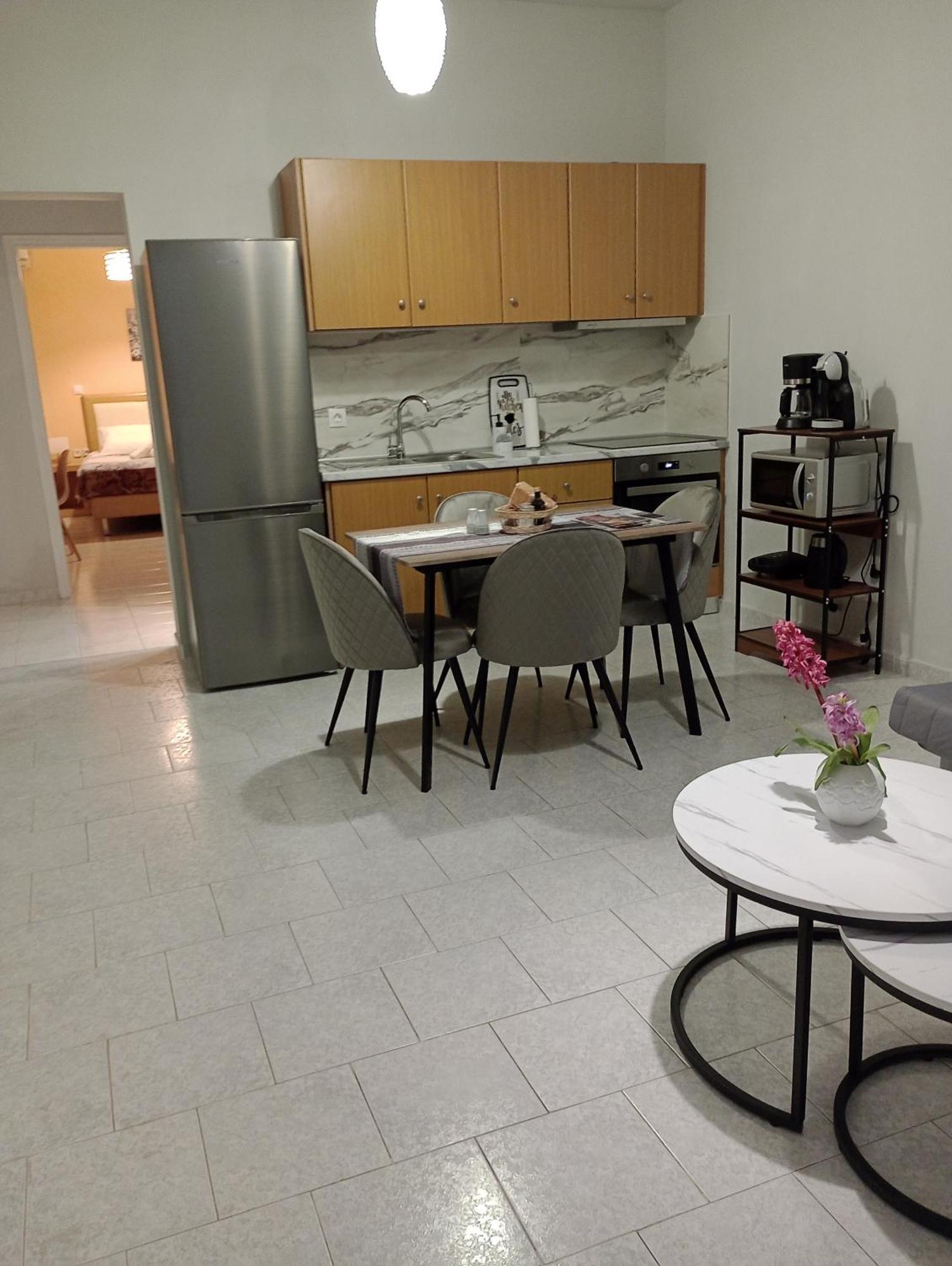 Cozy Kremasti Apartment Luaran gambar
